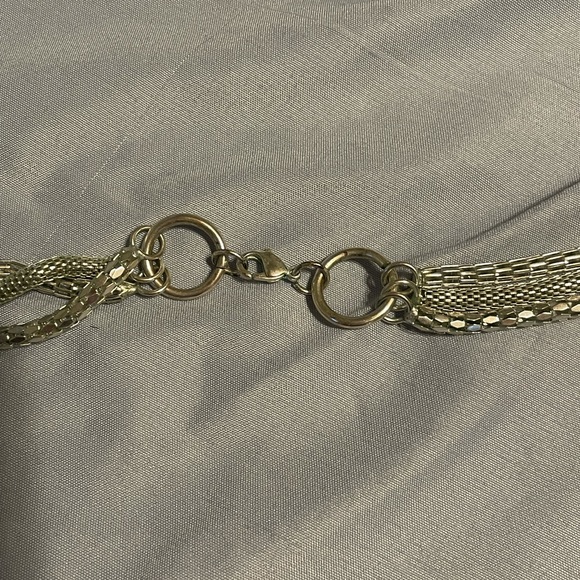 ➡️ 3 Strand Silvertone Necklace - Picture 4 of 5